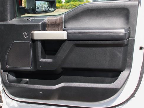 Used 2020 Ford F250 Lariat w/ Lariat Value Package image 39