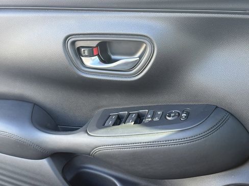 Certified 2025 Honda HR-V LX image 19