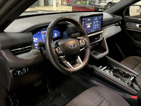 Certified 2025 Ford Explorer ST-Line w/ ST-Line Street Pack image 13