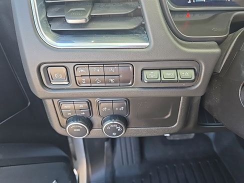 Used 2023 Chevrolet Suburban High Country w/ Premium Package 2 image 18