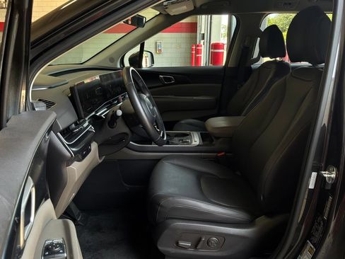 Used 2026 Kia Carnival FWD image 10