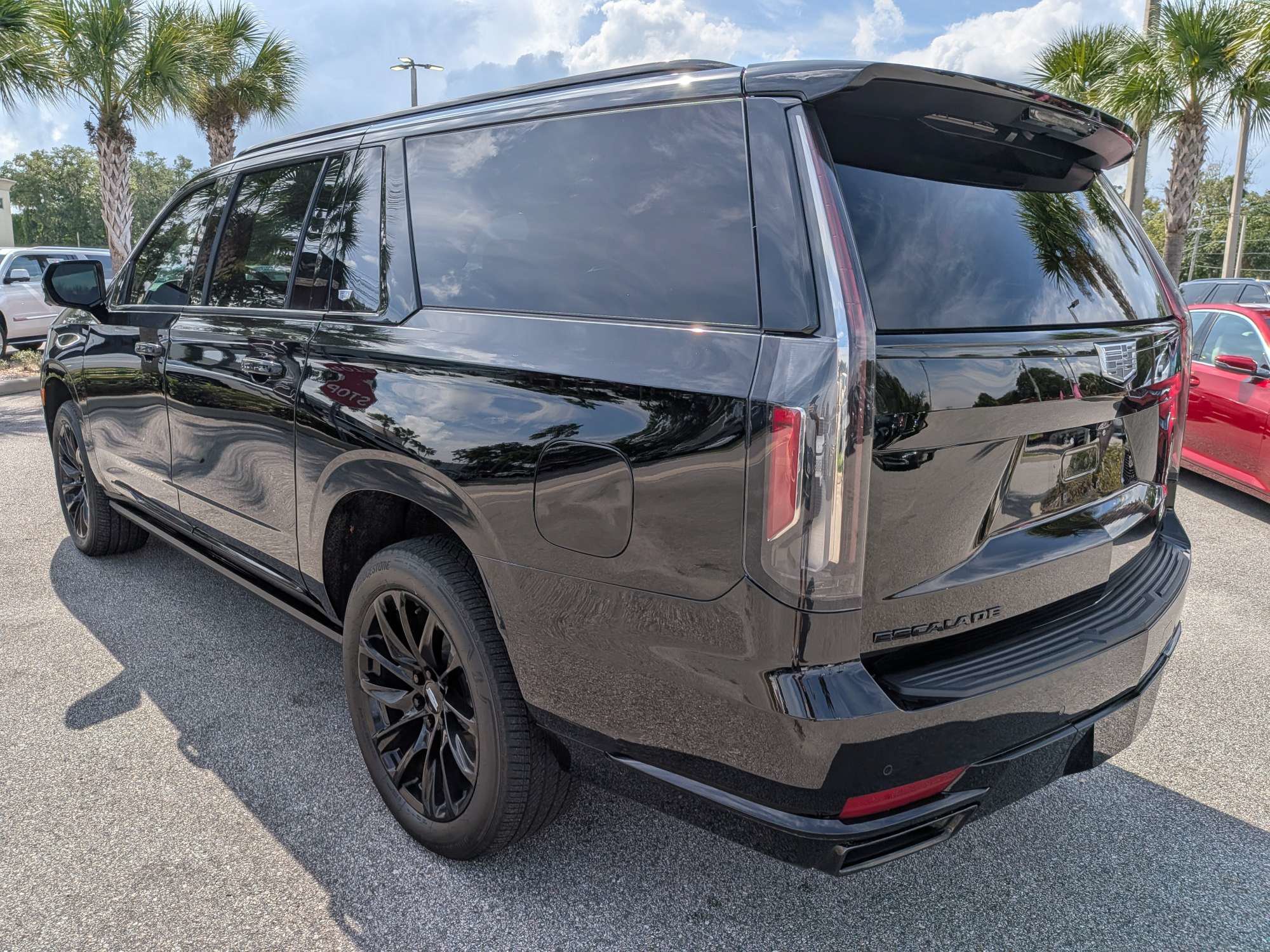 Used 2023 Cadillac Escalade ESV Sport Platinum w/ LPO, ONYX Package RWD image 6