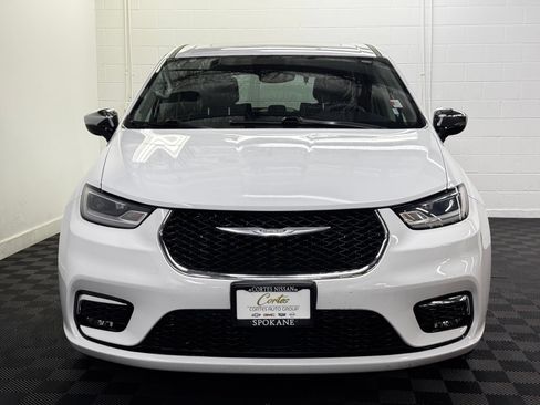Used 2023 Chrysler Pacifica Limited FWD image 5