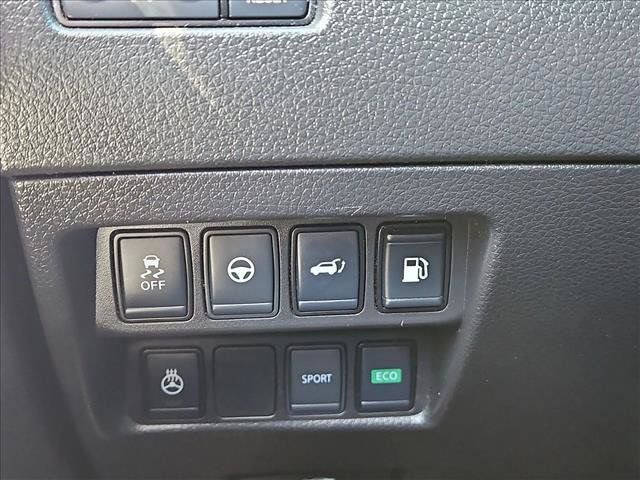 Used 2020 Nissan Rogue SV w/ Premium Package FWD image 17