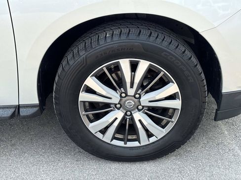 Used 2019 Nissan Pathfinder SV AWD/4WD image 10