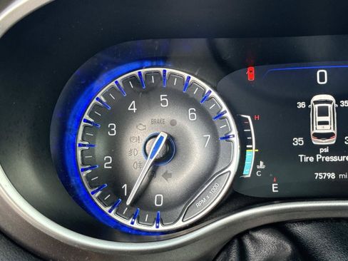 Used 2023 Chrysler Pacifica Touring-L FWD image 23