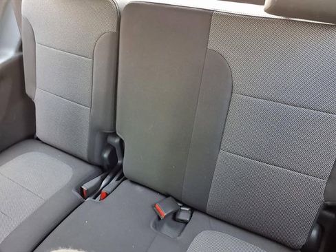 Used 2023 Chevrolet Traverse LT FWD image 8
