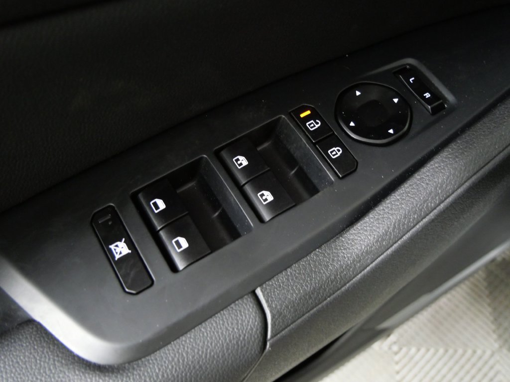 Used 2026 Kia Sportage EX FWD image 14