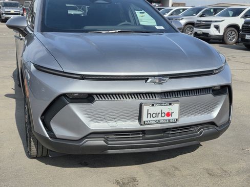 New 2026 Chevrolet Equinox EV LT image 9