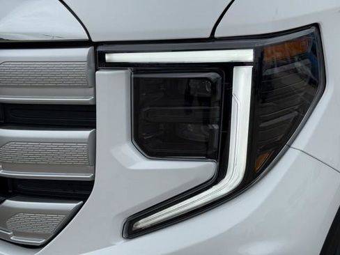 New 2026 GMC Sierra 1500 SLE image 16