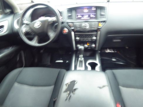 Used 2019 Nissan Pathfinder SV image 14