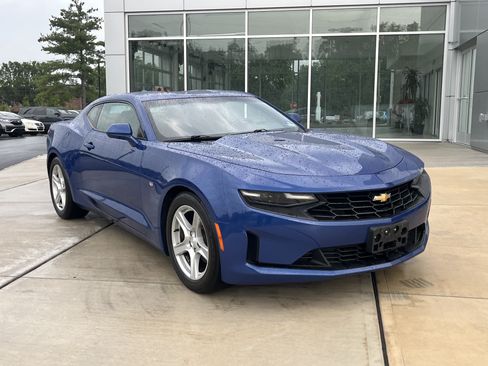 Used 2020 Chevrolet Camaro LT RWD image 2