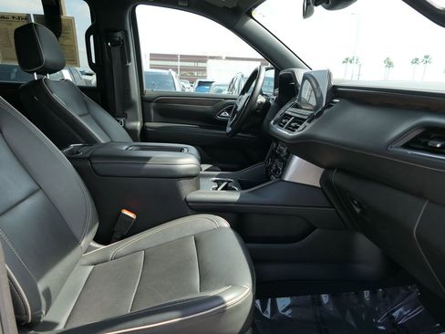 Used 2024 Chevrolet Suburban Premier RWD image 32