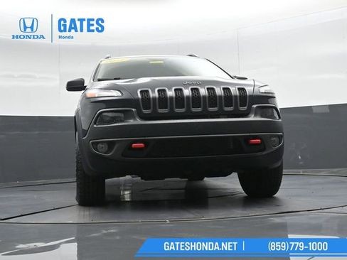 Used 2017 Jeep Cherokee Trailhawk w/ Comfort/Convenience Group image 44