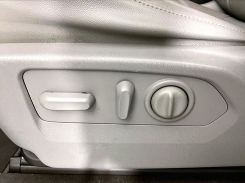 Used 2020 GMC Sierra 1500 SLT image 33