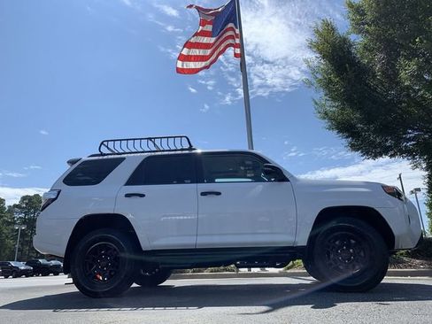 Used 2021 Toyota 4Runner Venture w/ Moonroof Package AWD/4WD image 9