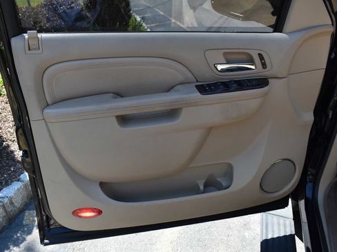 Used 2011 Cadillac Escalade Premium AWD/4WD image 75