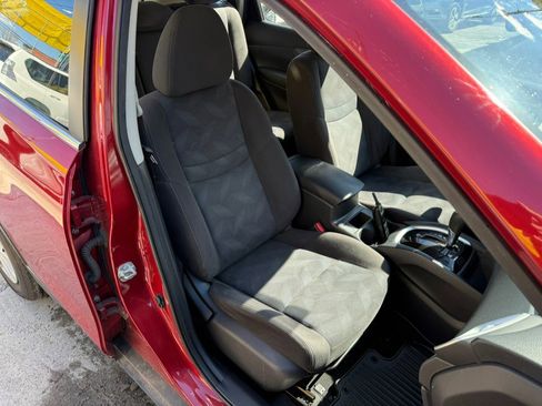 Used 2015 Nissan Rogue S image 8