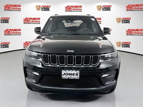 Used 2025 Jeep Grand Cherokee Laredo X AWD/4WD image 12