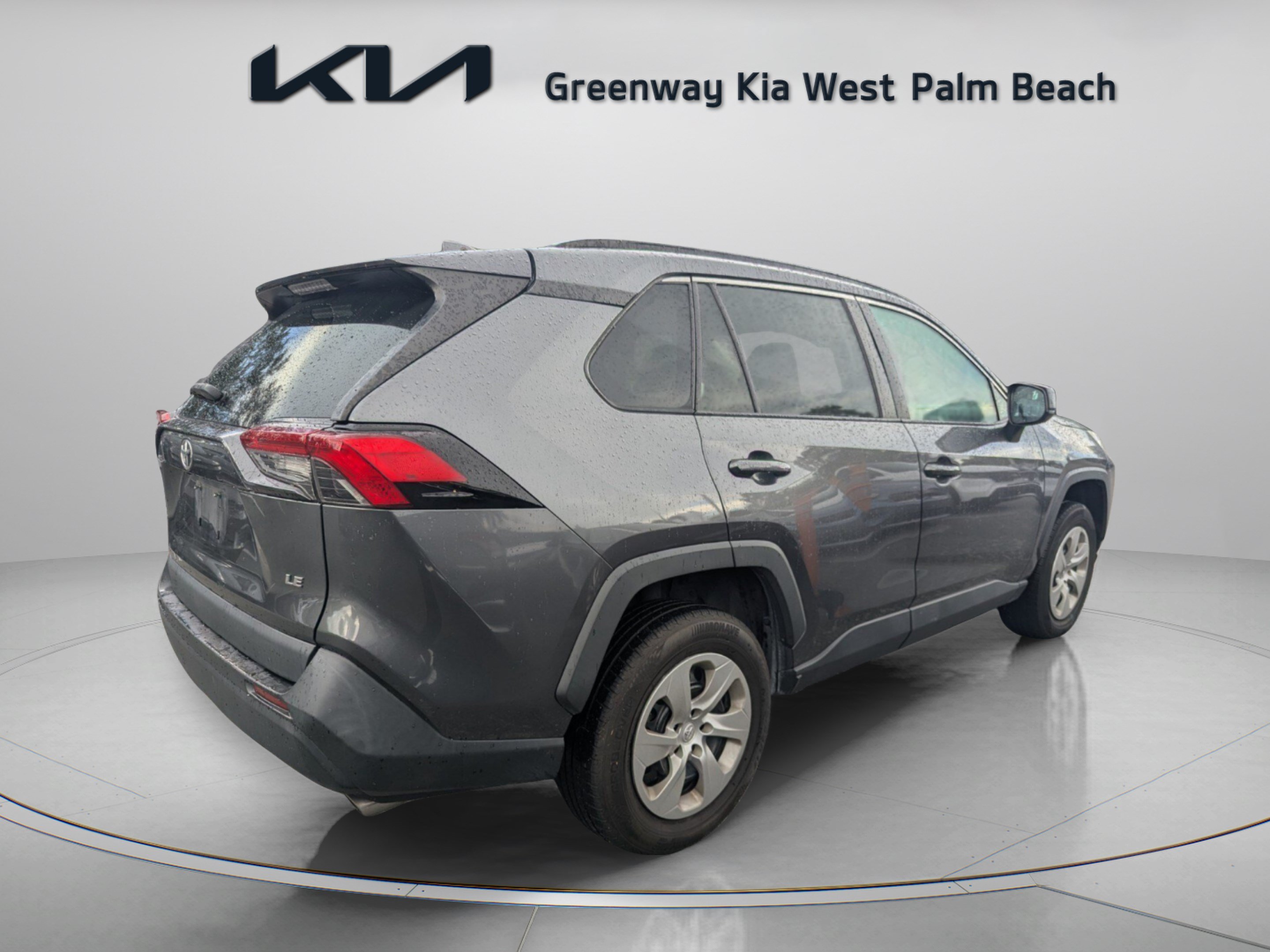 Used 2021 Toyota RAV4 LE FWD image 9