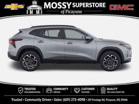 Used 2024 Chevrolet Trax LT w/ LT Convenience Package FWD image 9