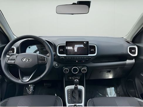 Used 2024 Hyundai Venue Limited image 11