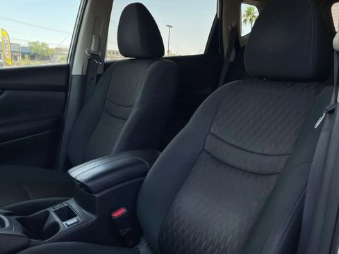 Used 2017 Nissan Rogue SV image 41