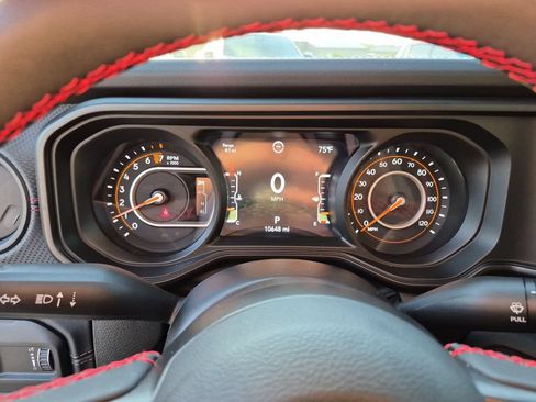 Used 2024 Jeep Gladiator Rubicon w/ Technology Group AWD/4WD image 26