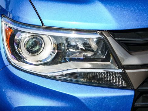 Used 2022 Chevrolet Colorado Z71 AWD/4WD image 8