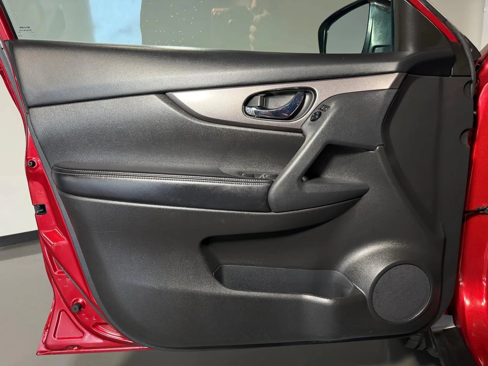 Used 2016 Nissan Rogue S FWD image 23