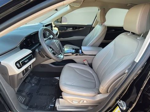 Used 2023 Lincoln Nautilus Standard w/ Premium Package image 18