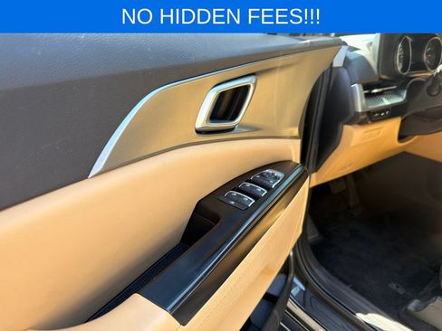 Used 2024 Kia Carnival LX FWD image 13