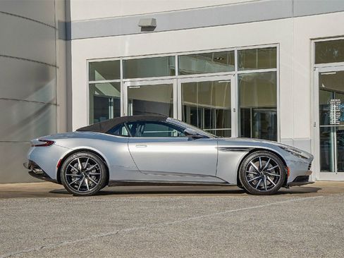 Used 2020 Aston Martin DB11 Volante image 17