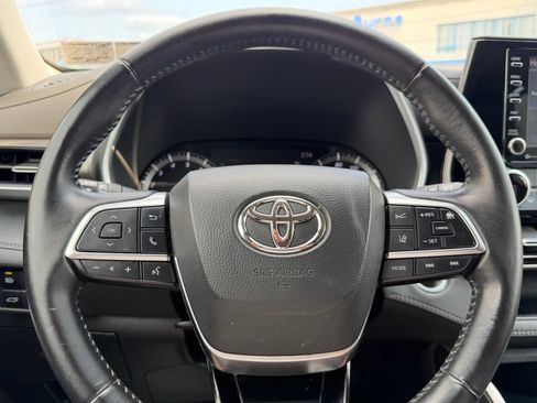 Used 2020 Toyota Highlander XLE AWD/4WD image 6