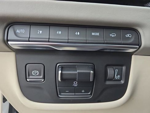 Certified 2025 Cadillac Escalade ESV Sport Platinum image 26