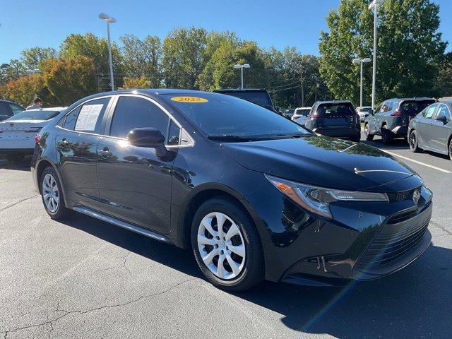 Used 2025 Toyota Corolla LE w/ Convenience Package FWD image 4