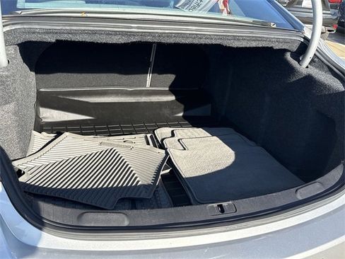 Used 2015 Chevrolet Impala LT w/ Convenience Package image 12