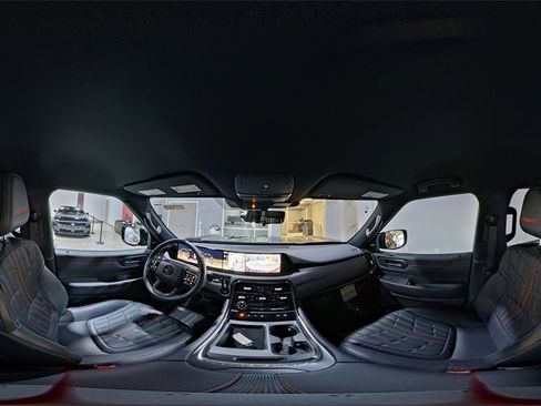 Used 2025 Nissan Armada PRO-4X image 18