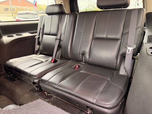 Used 2007 Chevrolet Suburban LT w/ LT Preferred Equipment Group AWD/4WD image 15