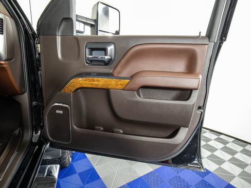 Used 2018 Chevrolet Silverado 2500 High Country w/ Duramax Plus Package AWD/4WD image 15