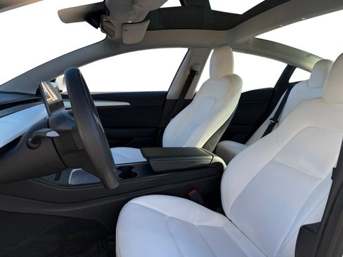 Used 2023 Tesla Model 3 Standard Range image 9