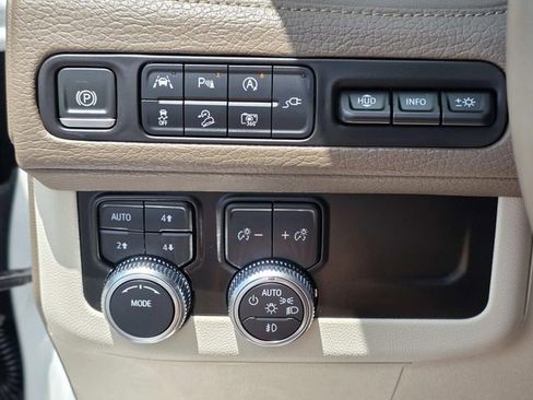 Used 2022 GMC Yukon Denali AWD/4WD image 18