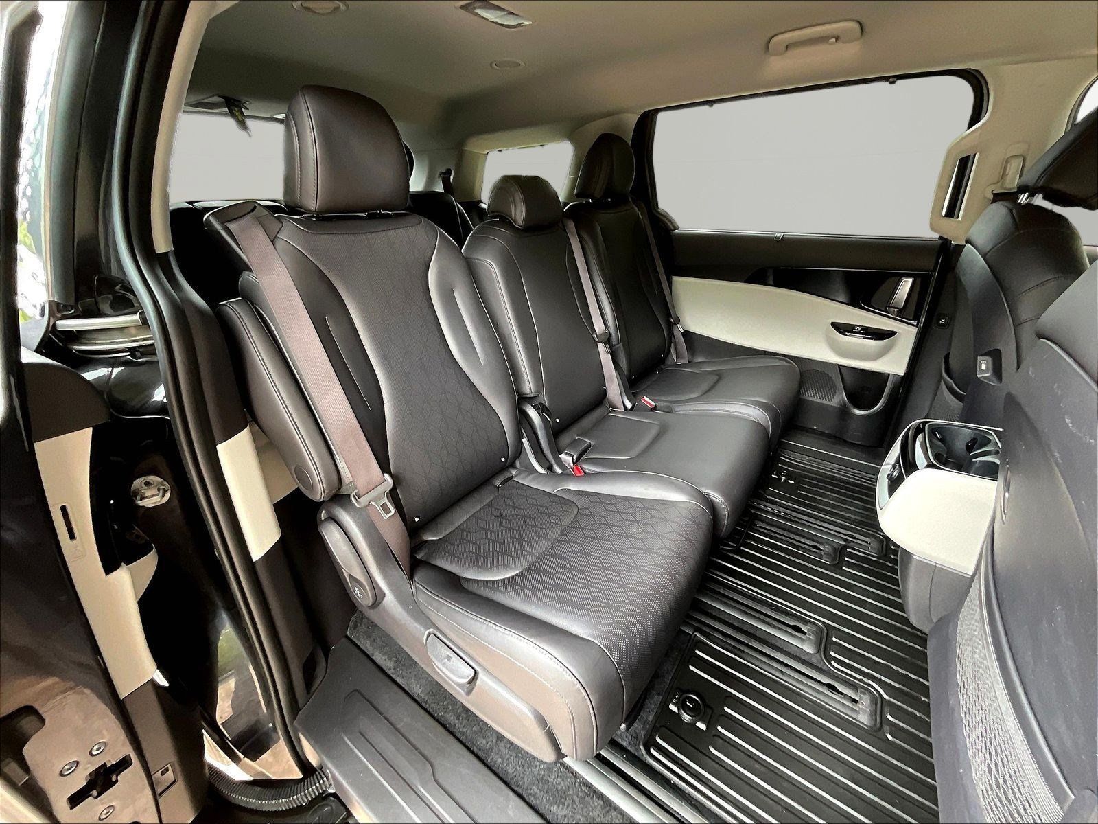 Used 2024 Kia Carnival EX FWD image 24