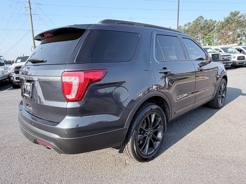Used 2017 Ford Explorer XLT w/ Equipment Group 202A FWD image 7