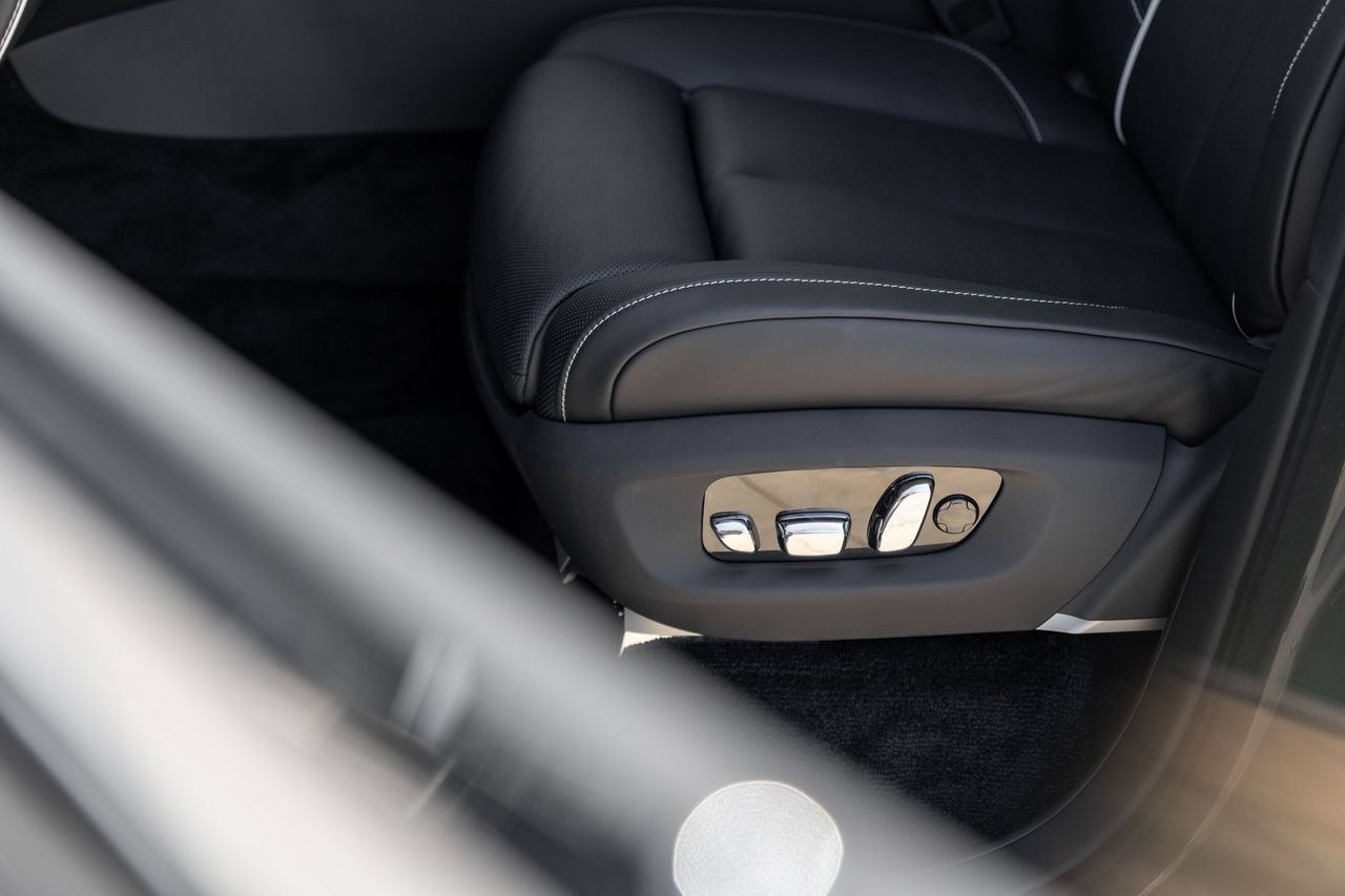 New 2027 Rolls-Royce Cullinan Black Badge AWD/4WD image 19