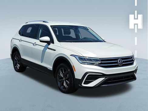 Used 2023 Volkswagen Tiguan SE FWD image 1
