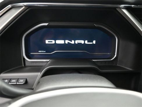 Used 2023 GMC Sierra 1500 Denali w/ Technology Package image 11