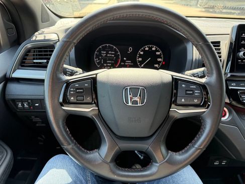 Used 2025 Honda Odyssey Sport-L image 14