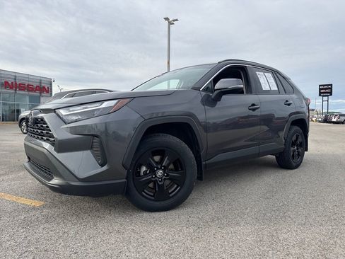 Used 2022 Toyota RAV4 XLE image 1