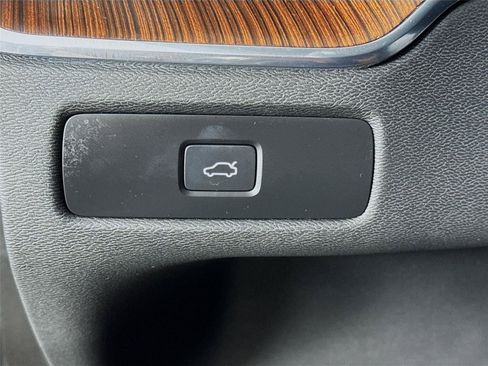 Used 2023 Volvo XC60 B6 Ultimate w/ Protection Package Premier AWD/4WD image 11